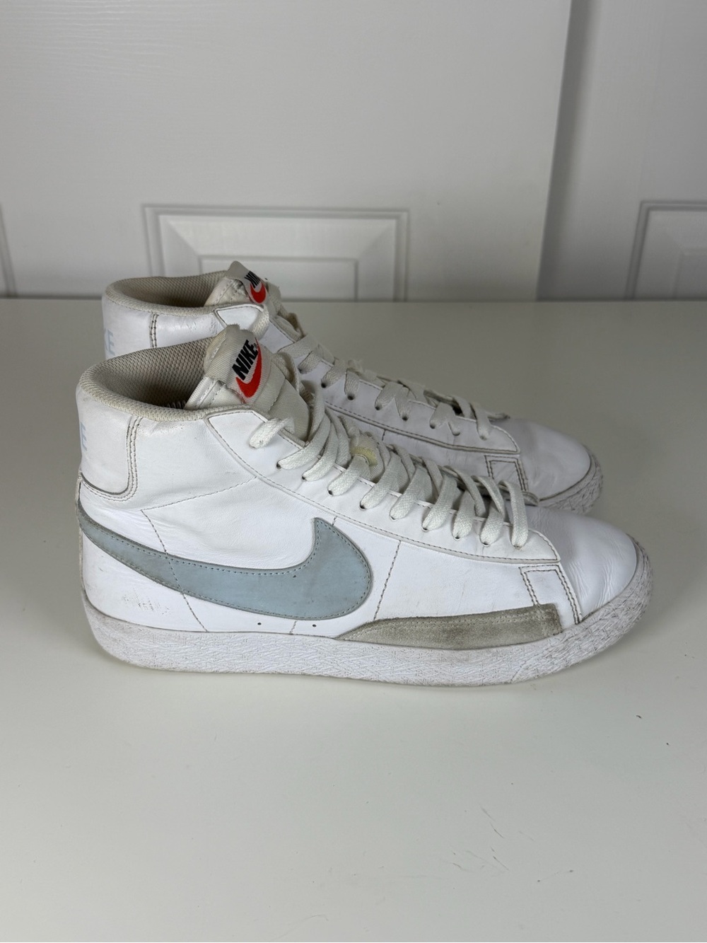 Nike Blazer Mid 77 White With Light Blue Swoosh Youth Size 7 EU 40
